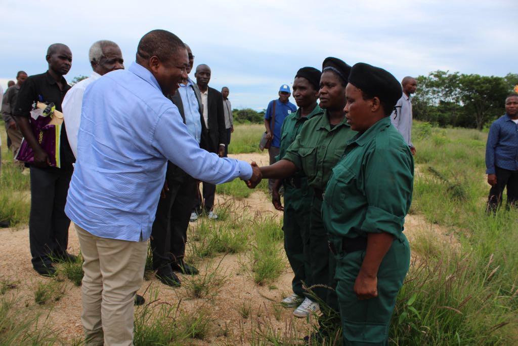 President Filipe Jacinto Nyusi, alongside the leader of Renamo, the late Afonso Dhlakama, meeting with women combatants of Renamo, Vunduzi, February 2018.