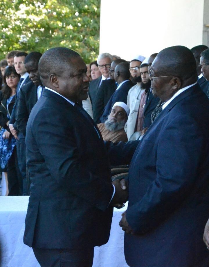 President Filipe Jacinto Nyusi, and the leader of Renamo, Ossufo Momade at the funeral for the late Renamo leader Afonso Dhlakama.