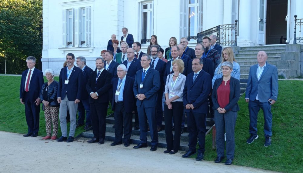 Group photo of the participants before the start of the Aiete conference in San Sebastian.