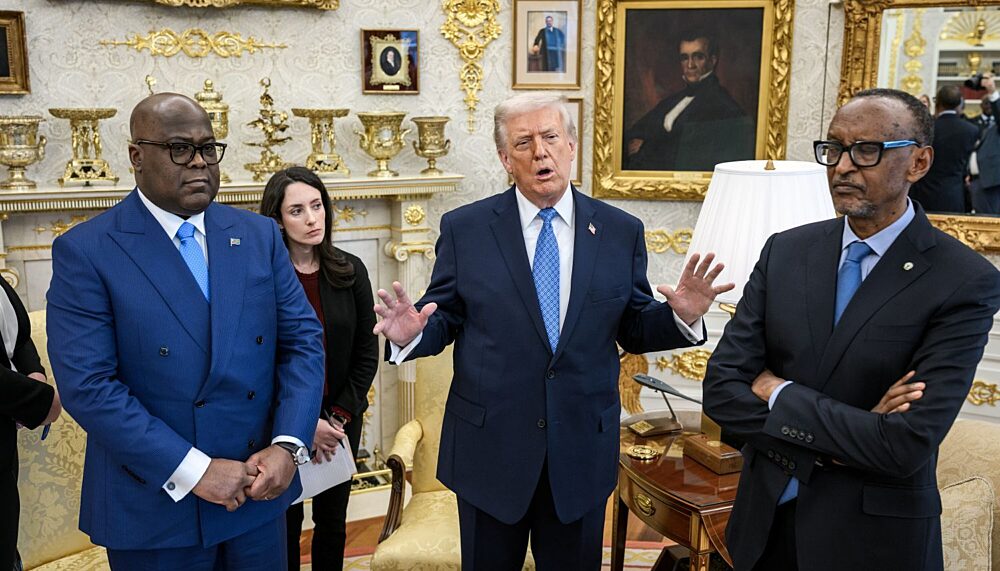 Trump with the leaders of the DRC and Rwanda at the signing of a minerals agreement, underscoring the close connection between peace mediation and U.S. strategic and economic interests.