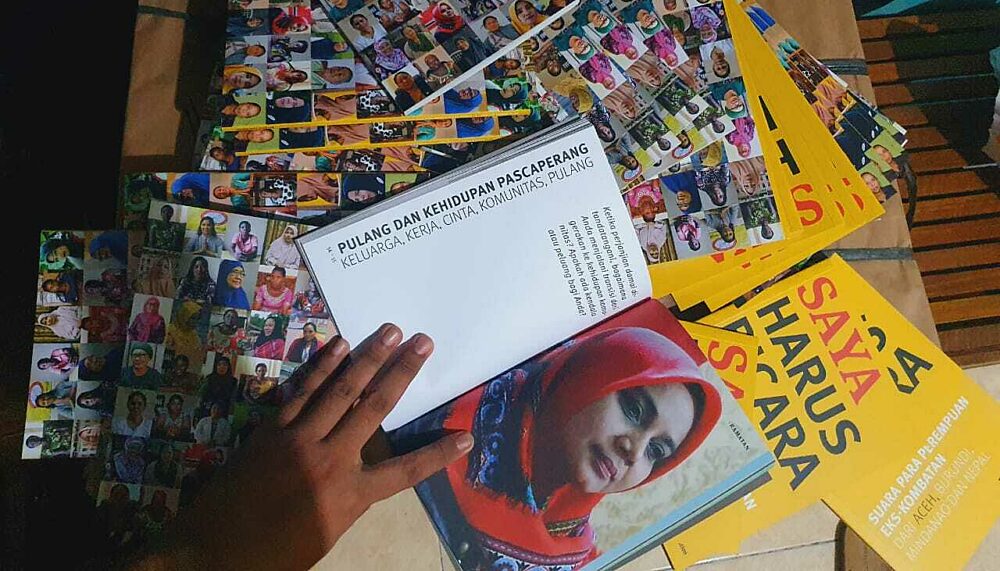 Book cover of the Indonesian version of the publication "I Have To Speak" about female ex-combatants.
